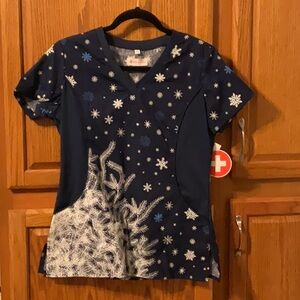 NWT misses winter print scrub top size small white cross brand